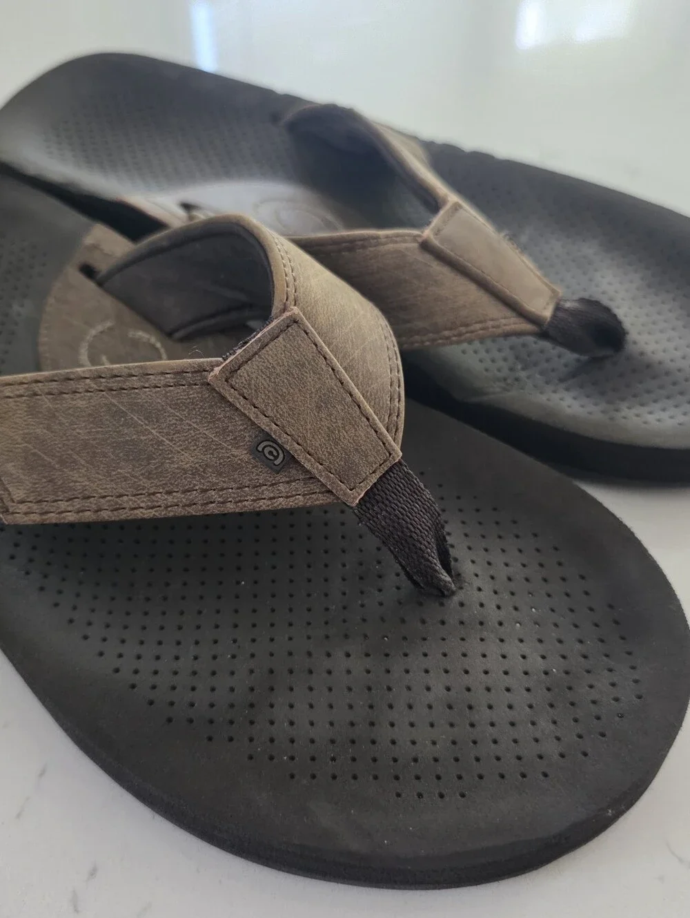 Cobian Men’s Brown Strap Flip Flops with Black Sole Sz 11